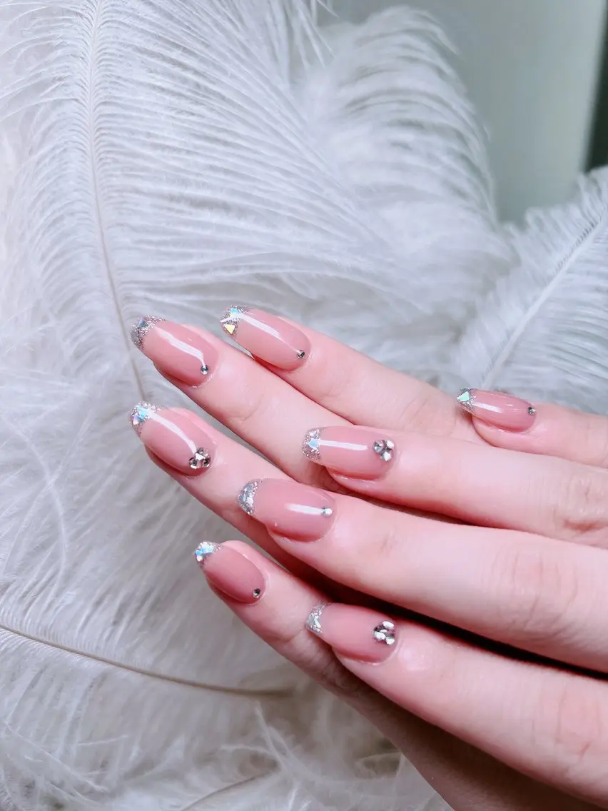 🎀ハンドネイル💅🏻ガラスフレンチとストーン(自店のジェルオフ無料、丁寧ケア込み)の写真