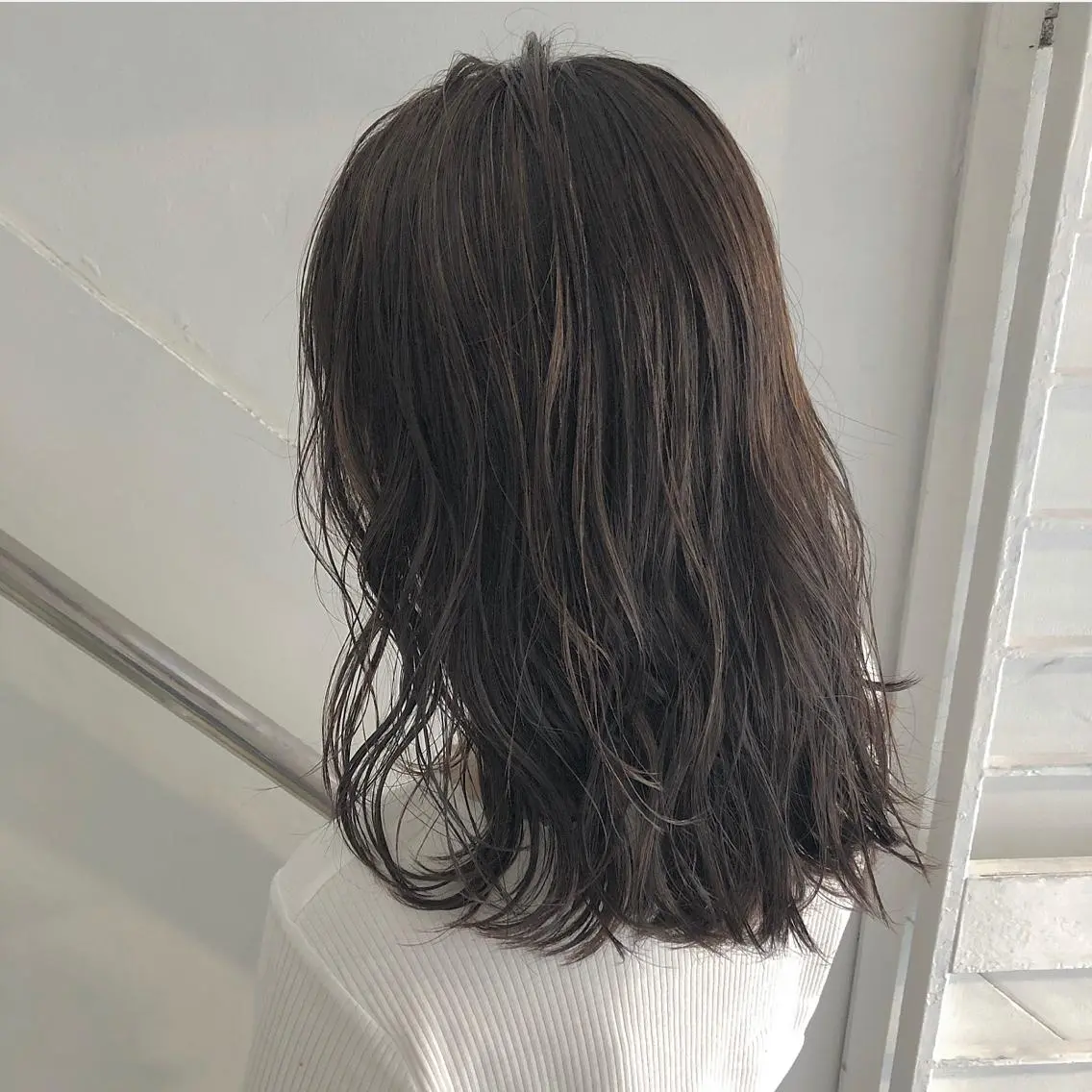 セミロング カラー ハイライトカラー 外国人風カラー ハイライト CLUTCH天王寺 西藤遥河のヘアスタイル