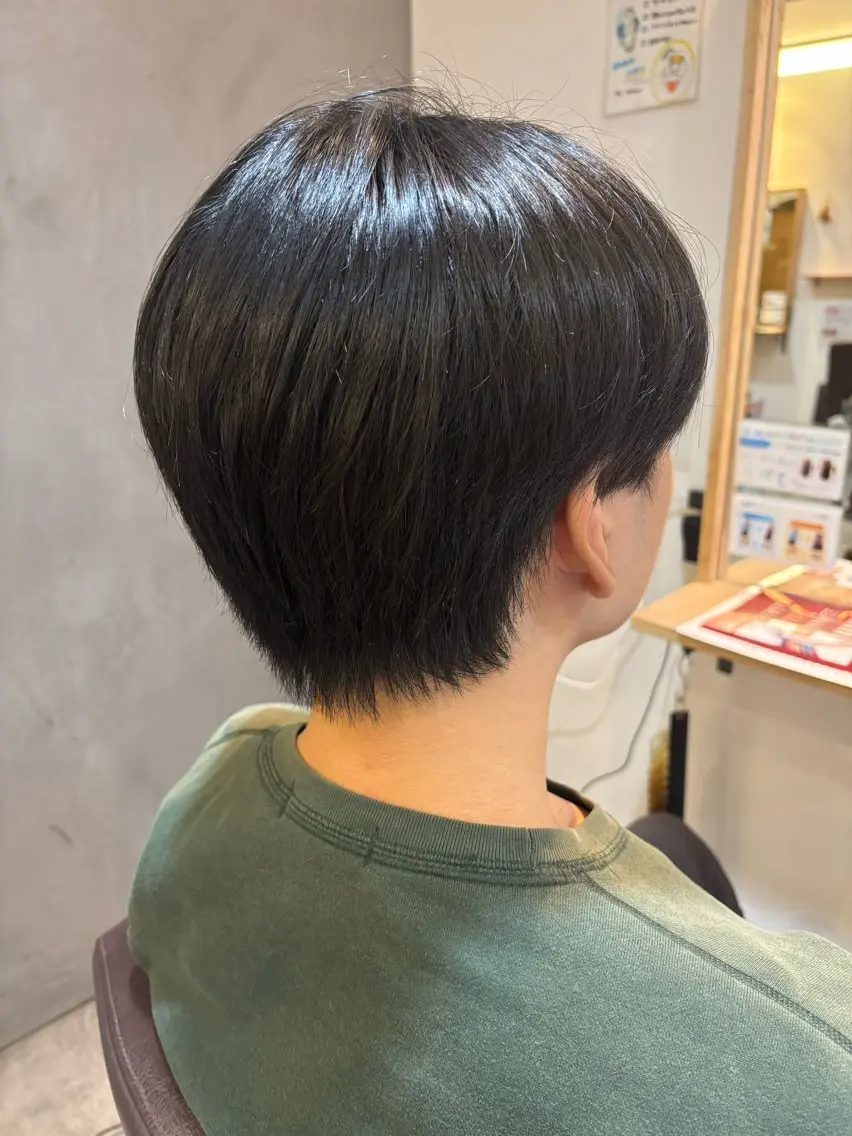 メンズ メンズハイトーン カット RISE SWELL 江坂momoneのヘアスタイル