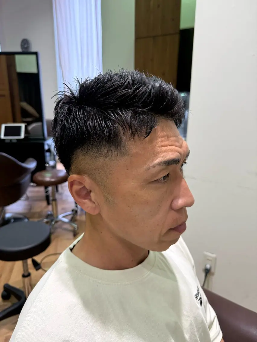 ショート メンズ フェードカット 刈り上げ 溝口 槙里也のヘアスタイル