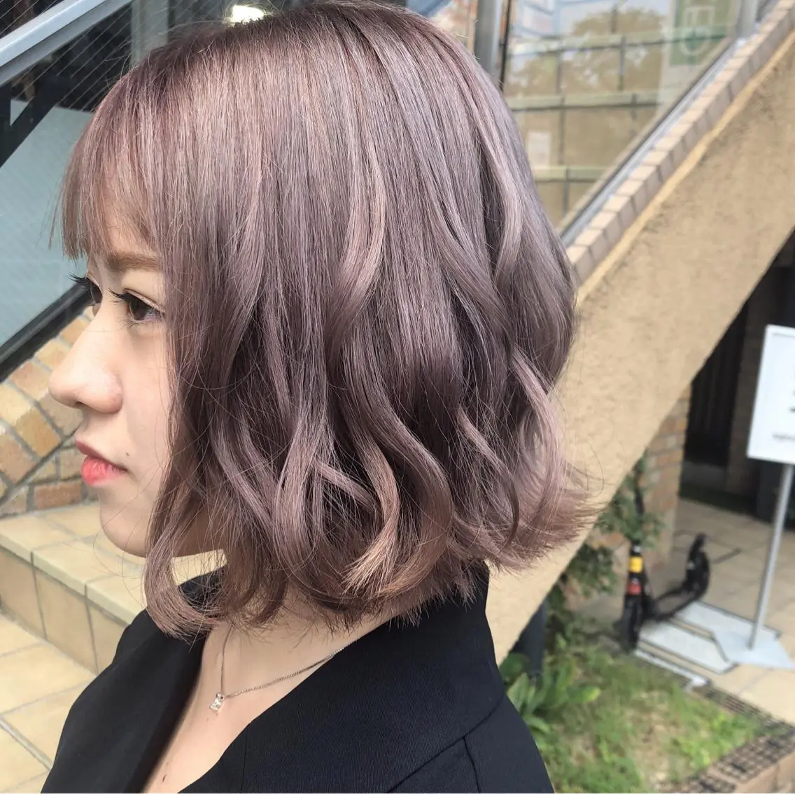 ミディアム カラー パーマ ヘアアレンジ カット ヘアカラー トリートメント ヘアセット 八巻 晴香のヘアスタイル