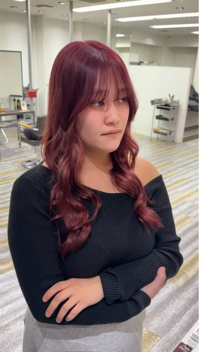 カラー ピンクカラー レッドカラー ヘアカラー 鈴木 ねねのヘアスタイル