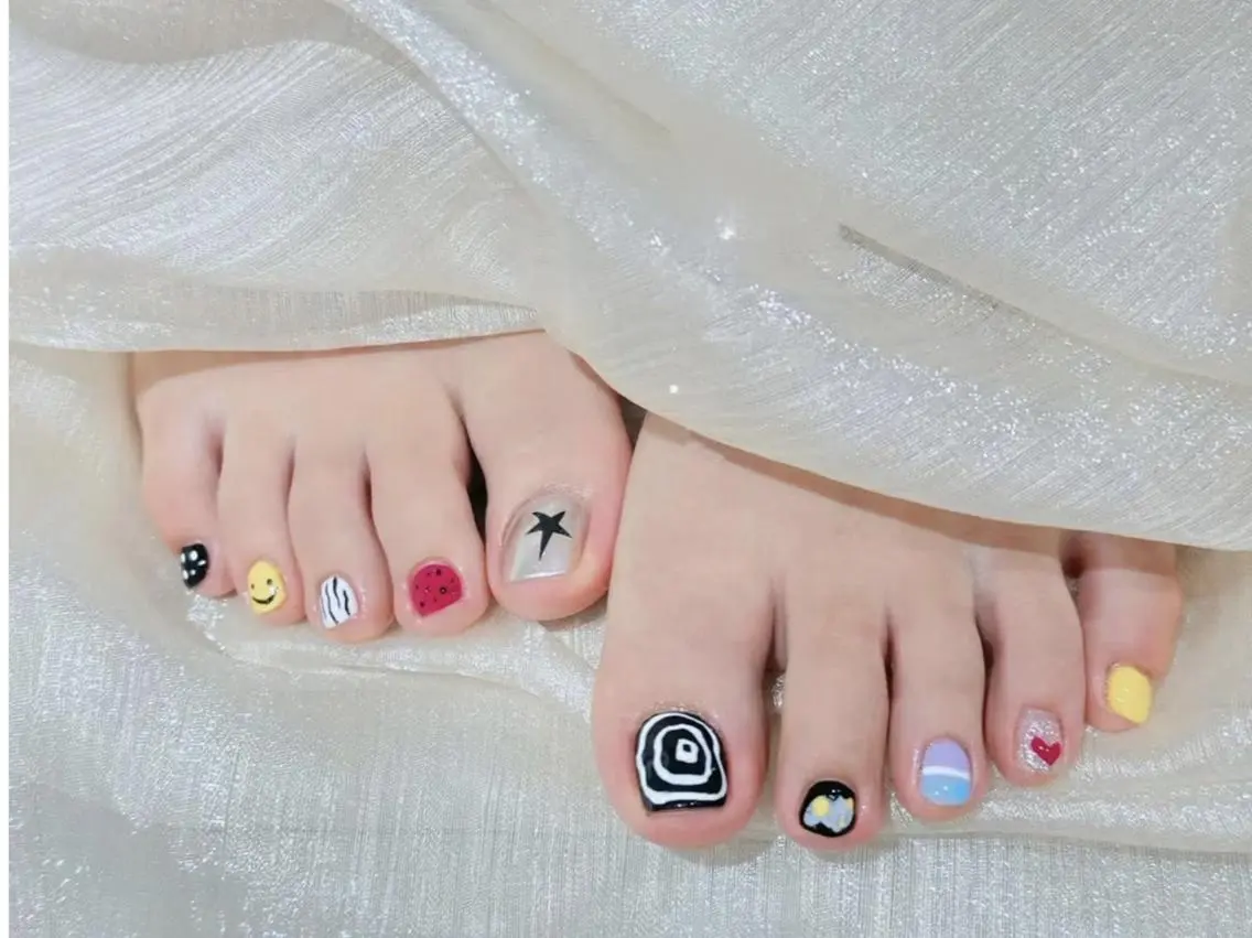ネイル フットネイル MoonNail リサのネイルデザイン