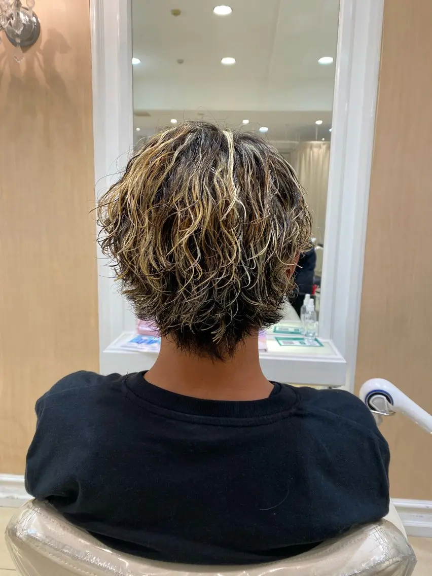 ショート カラー パーマ メンズ カット ヘアカラー パーマ トリートメント メンズ特化型美容師 栗山勇人のヘアスタイル