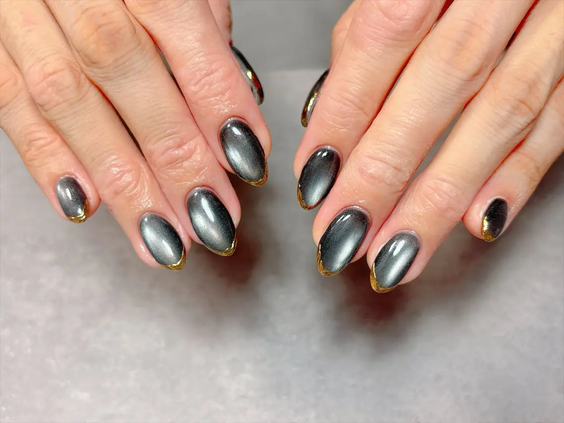 ネイル マグネットネイル ミラーネイル ニュアンスネイル ハンドネイル ハンドケア 💫ゆか_ Nailartistのネイルデザイン