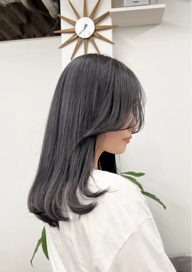 ミディアム カラー アッシュ ベージュカラー ブリーチ ケアブリーチ ダブルカラー 福田 優姫のヘアスタイル