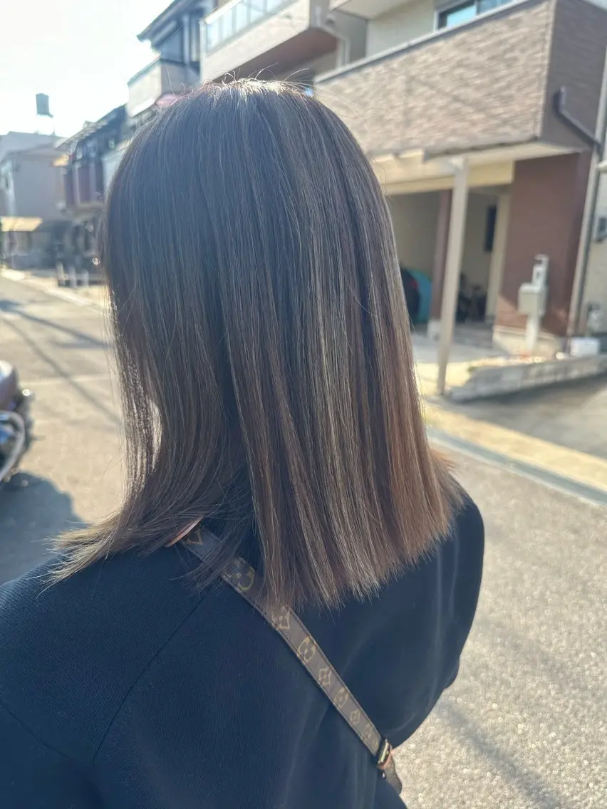 ミディアム カラー ハイライトカラー ハイライト ヘアカラー 安達 望のヘアスタイル