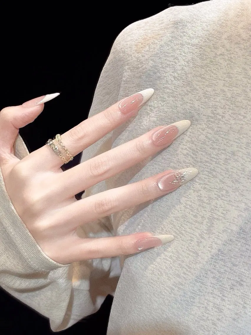 ネイル キラキラネイル 韓国ネイル ロングネイル ワンカラーネイル ワンホンネイル ハンドネイル Rina Nail.Blingのネイルデザイン