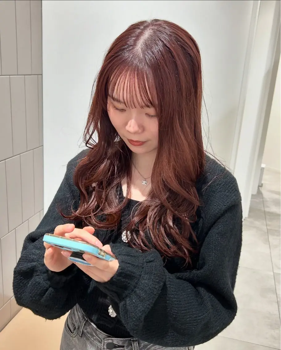 ロング カラー ブリーチ ボルドーカラー ブリーチなしカラー カット ヘアカラー オリーブベージュ/ ブリーチなし透明感のヘアスタイル