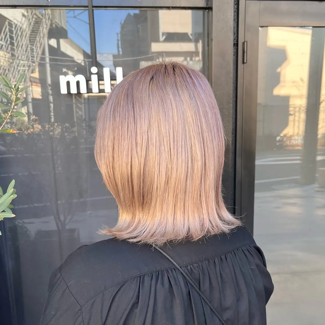 ミディアム カラー ベージュカラー ブリーチ ホワイトベージュ カット ヘアカラー トリートメント 透明感カラー/パーマ 🌀アオノのヘアスタイル