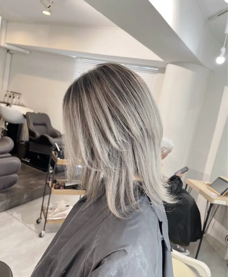 ミディアム カラー バレイヤージュ グレージュ レイヤーカット 指名数No.1 /NAOYAのヘアスタイル