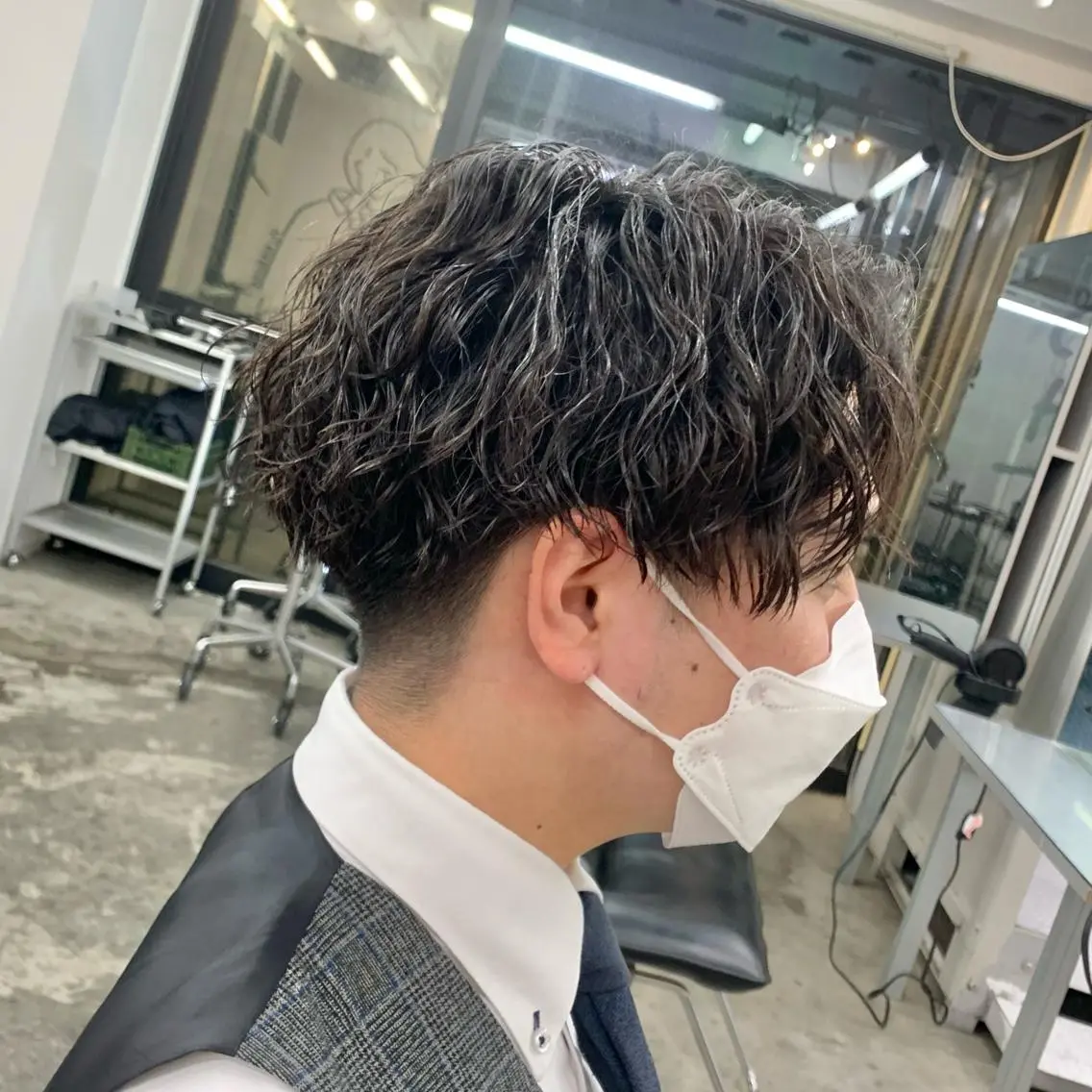 ショート パーマ メンズ センターパート 刈り上げ カット パーマ メンズ特化美容師/ 藤戸 椋のヘアスタイル