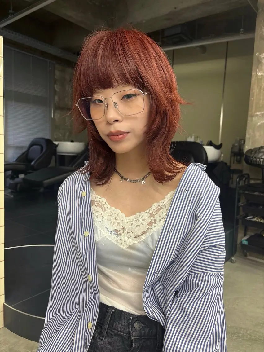 ミディアム カラー 黒髪 ブリーチ レッドカラー カット ヘアカラー トリートメント BELLA阿部野 TOMOMIのヘアスタイル