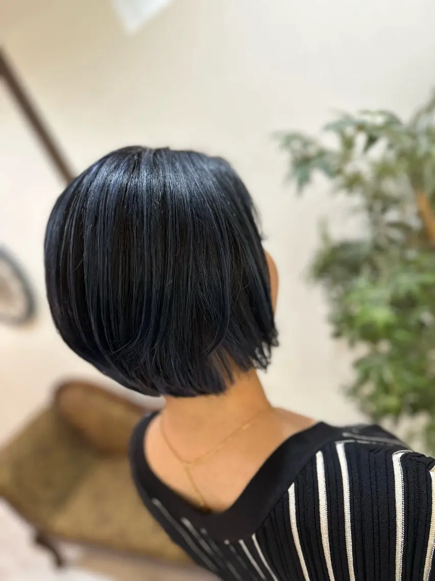ショート レイヤーカット カット ヘアカラー トリートメント 飯星慧斗 /ブリーチ、縮毛矯正のヘアスタイル