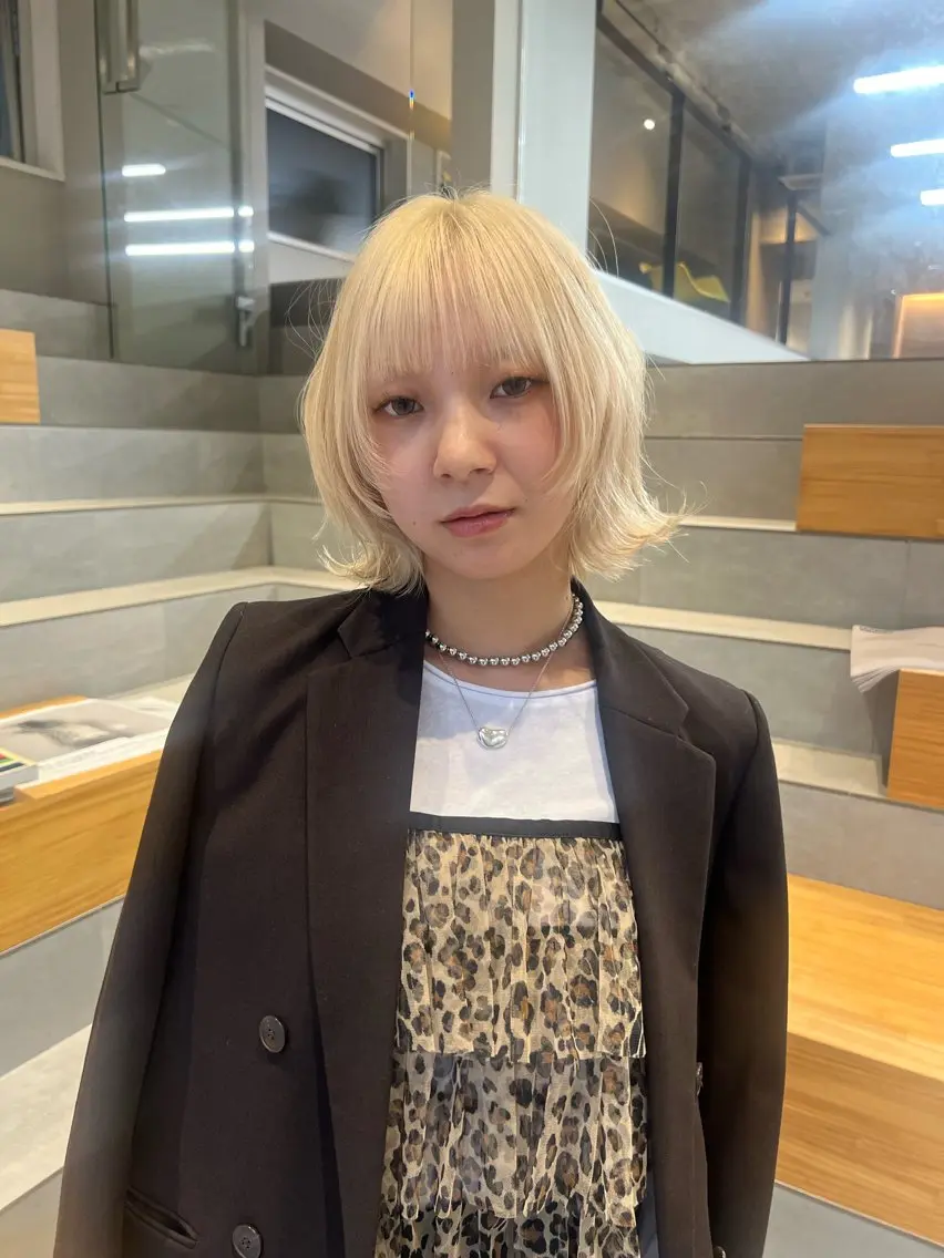 ショート カラー ベージュカラー ホワイトベージュ 顔まわりレイヤー レイヤーカット ヘアカラー 吉沢遣人/レイヤー /髪質改善のヘアスタイル