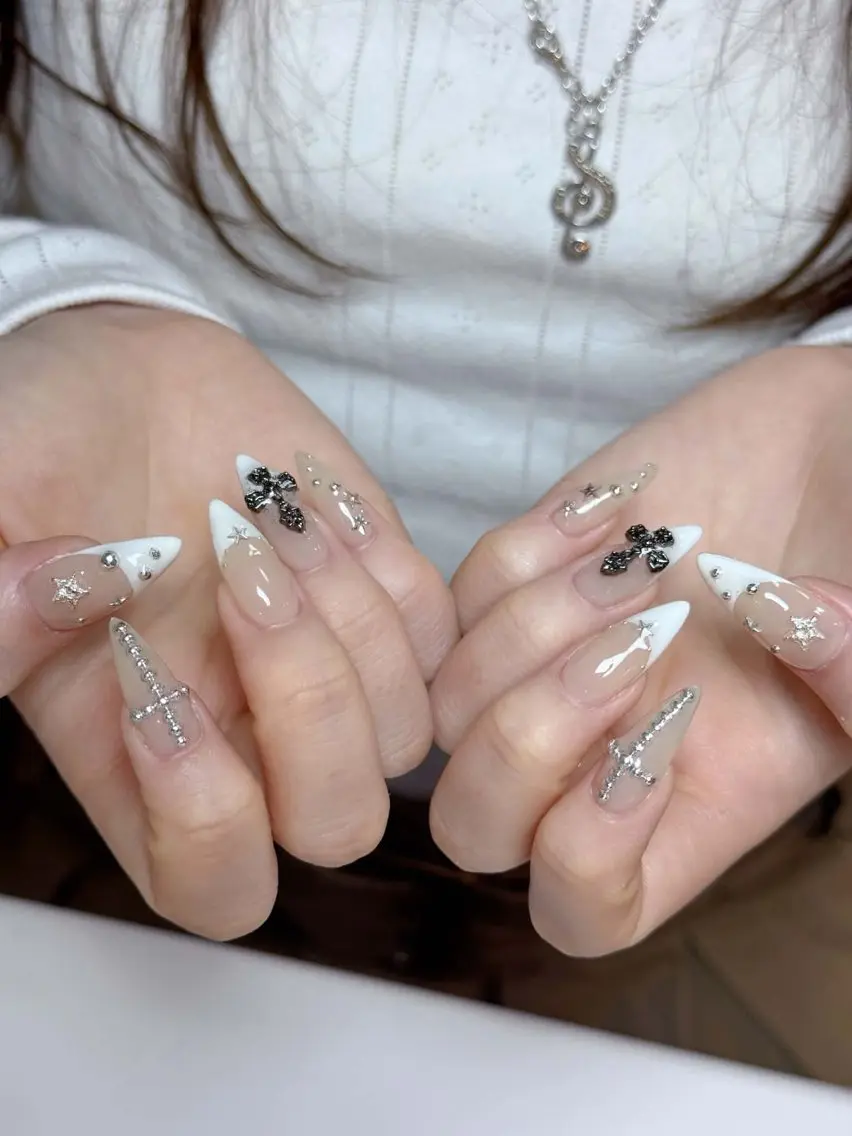 ネイル チークネイル ドット フレンチネイル グラデーション 韓国ネイル ハンドネイル Lisa Nail Salonのネイルデザイン