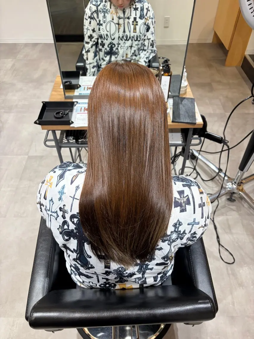 ロング ヘアカラー 安達 雪乃のヘアスタイル