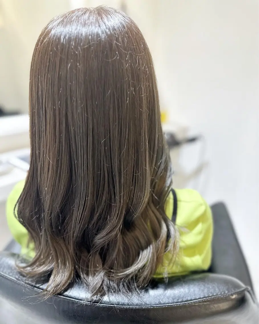 ロング カラー ベージュカラー オリーブベージュ カット ヘアカラー トリートメント 荒木 ひろかのヘアスタイル