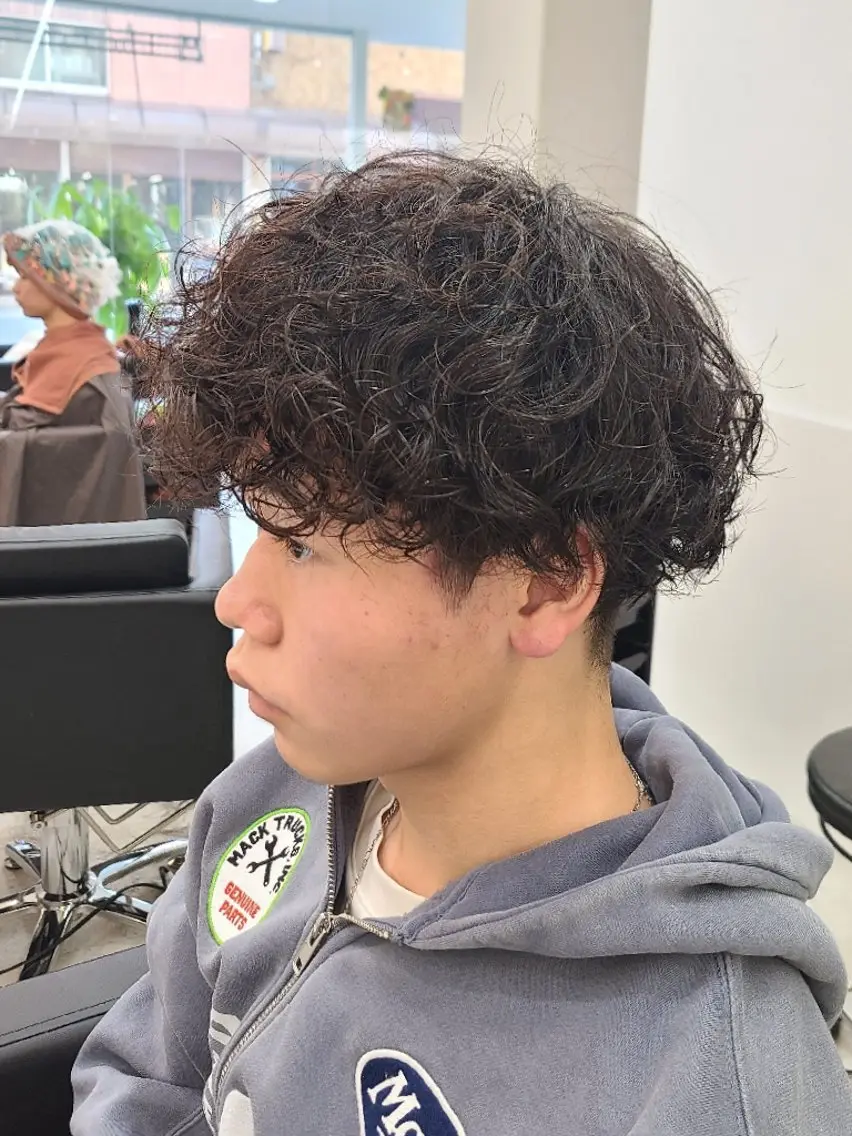 ショート パーマ メンズ メンズパーマ プードルパーマ プードルパーマ カット パーマ 桐島 令奈のヘアスタイル