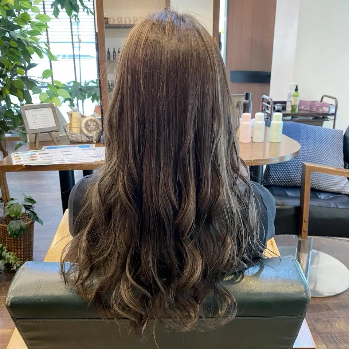 ロング ハイライト 藤岡 由起のヘアスタイル