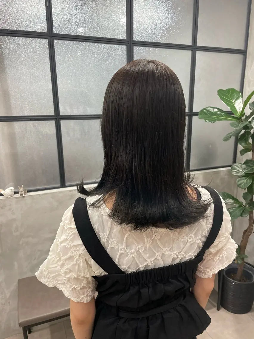 カラー 黒髪 ブルーカラー ブルーブラック 山田 紗穂のヘアスタイル