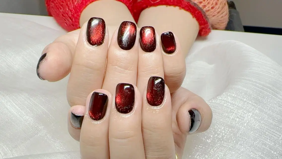 ネイル オーロラネイル 長さ出し フレンチネイル ガーリー キラキラネイル ハンドネイル Lucky nail salonのネイルデザイン