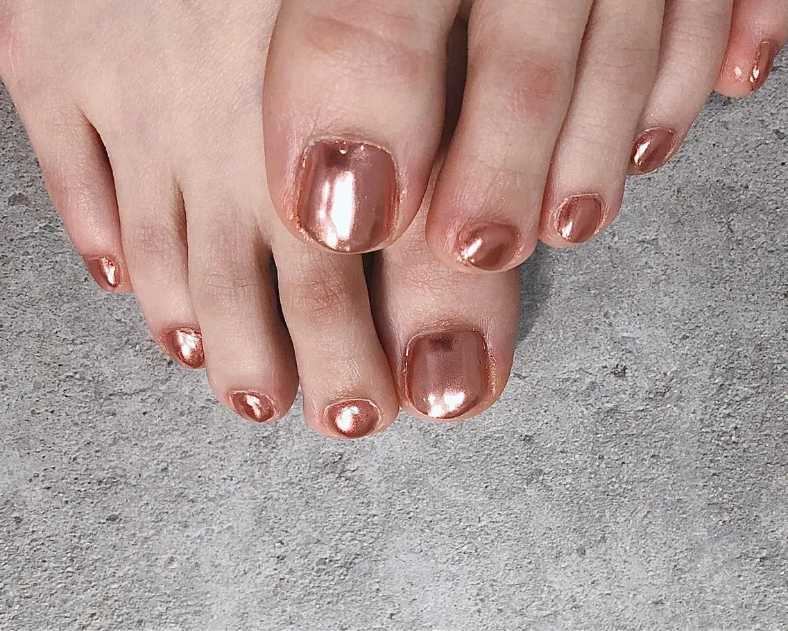 ネイル フットネイル ミラーネイル ワンカラーネイル フットネイル saki_ nail heronのネイルデザイン