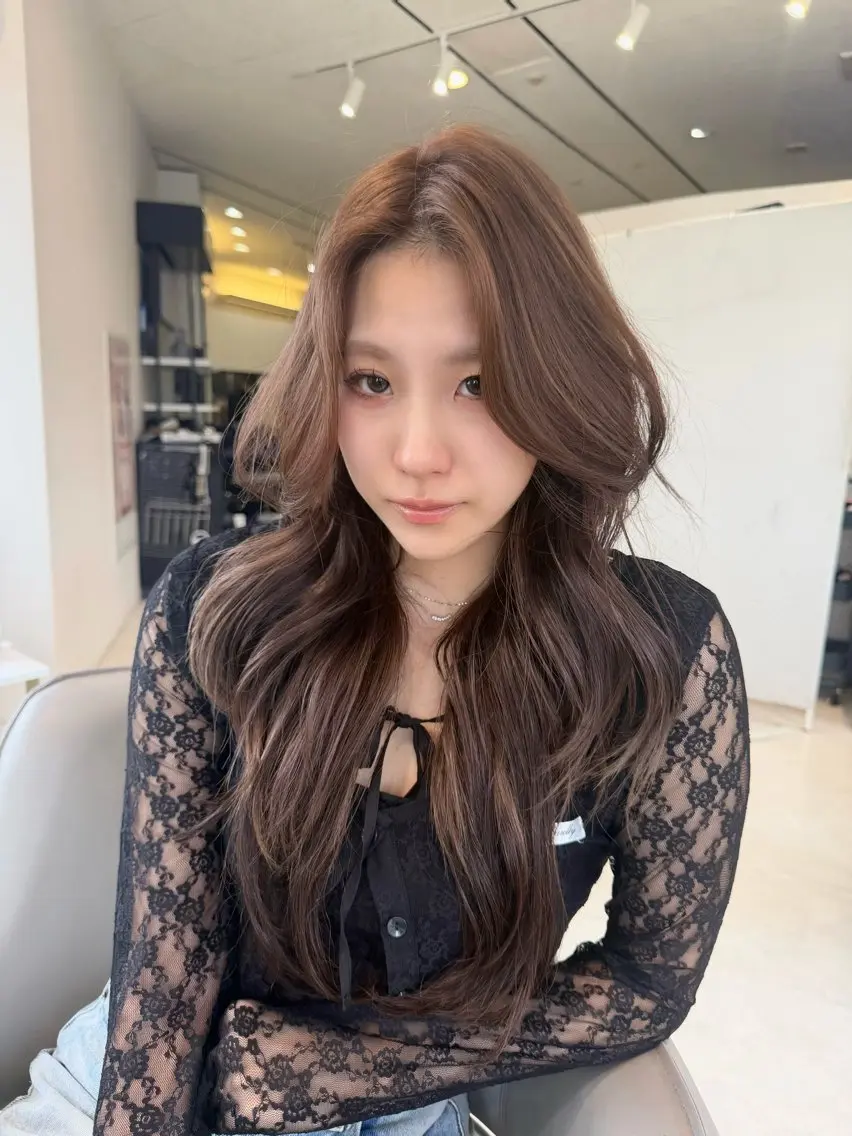 ロング カラー シールエクステ バレイヤージュ ベージュカラー 透明感カラー ハイライトカラー カット ヘアカラー 大阪梅田/レイヤー/ ハイライト/yuuのヘアスタイル