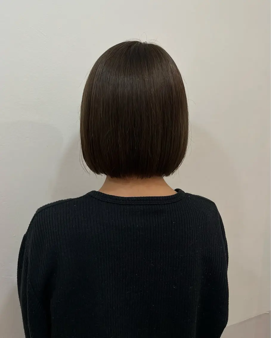 ショート カラー ボブレイヤー ベージュカラー ブリーチ 透明感カラー デザインカラー カット ヘアカラー sayuri /大阪・心斎橋美容師のヘアスタイル