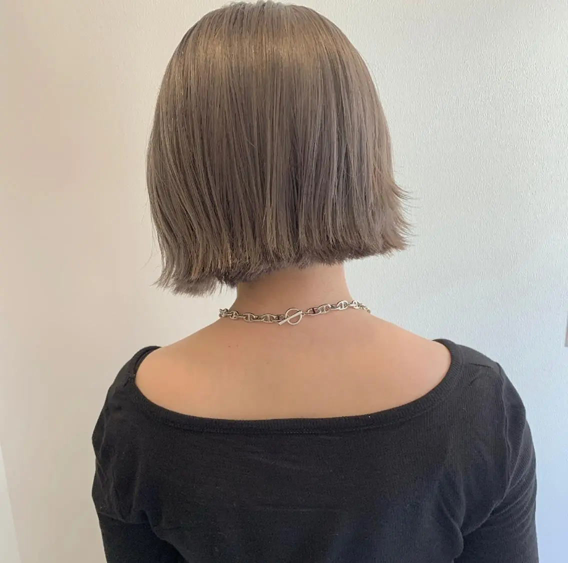 ショート カラー ベージュカラー ブリーチ ブロンド ケアブリーチ ダブルカラー ヘアカラー MARU パーマ/レイヤーのヘアスタイル