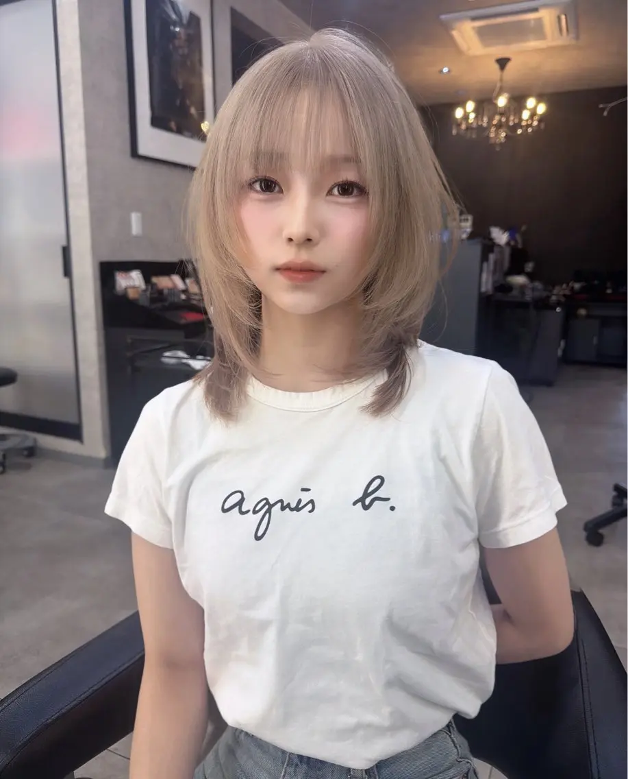 ミディアム くびれヘア ヨシンモリ 韓国風ヘア レイヤーカット 似合わせカット ヘアカラー トリートメント 佐藤 香太のヘアスタイル