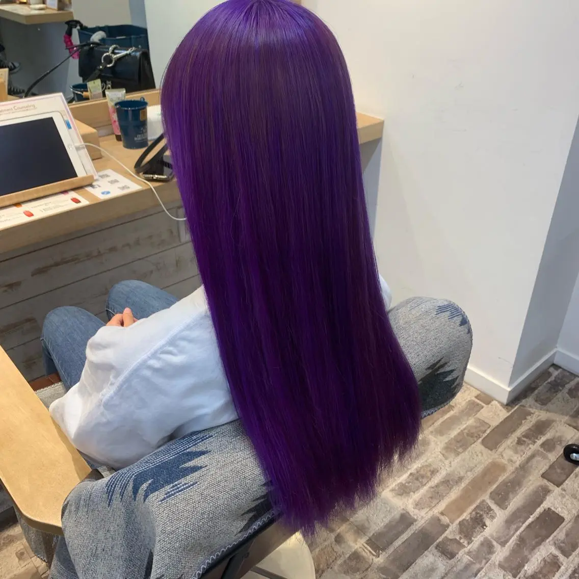 セミロング ヘアカラー 二狼 (じろう)のヘアスタイル