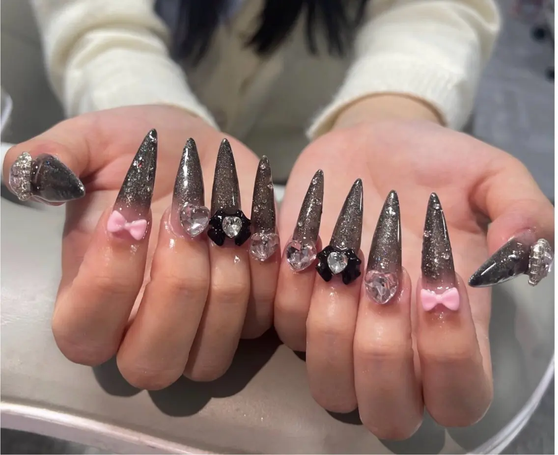 ネイル キラキラネイル マグネットネイル ぷっくりネイル ネイルチップ ワンホンネイル ハンドネイル Lyna 池袋のネイルデザイン