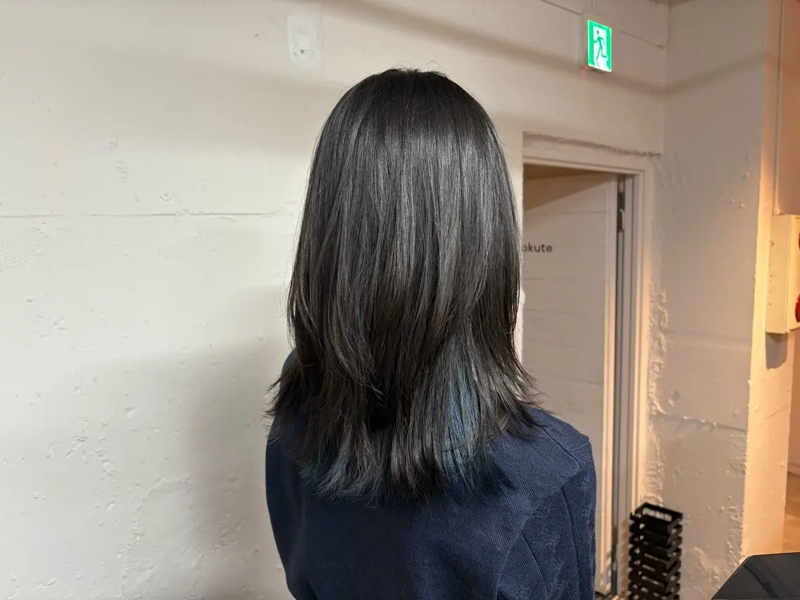 ミディアム カット ヘアカラー tokute 中野真咲🐺のヘアスタイル