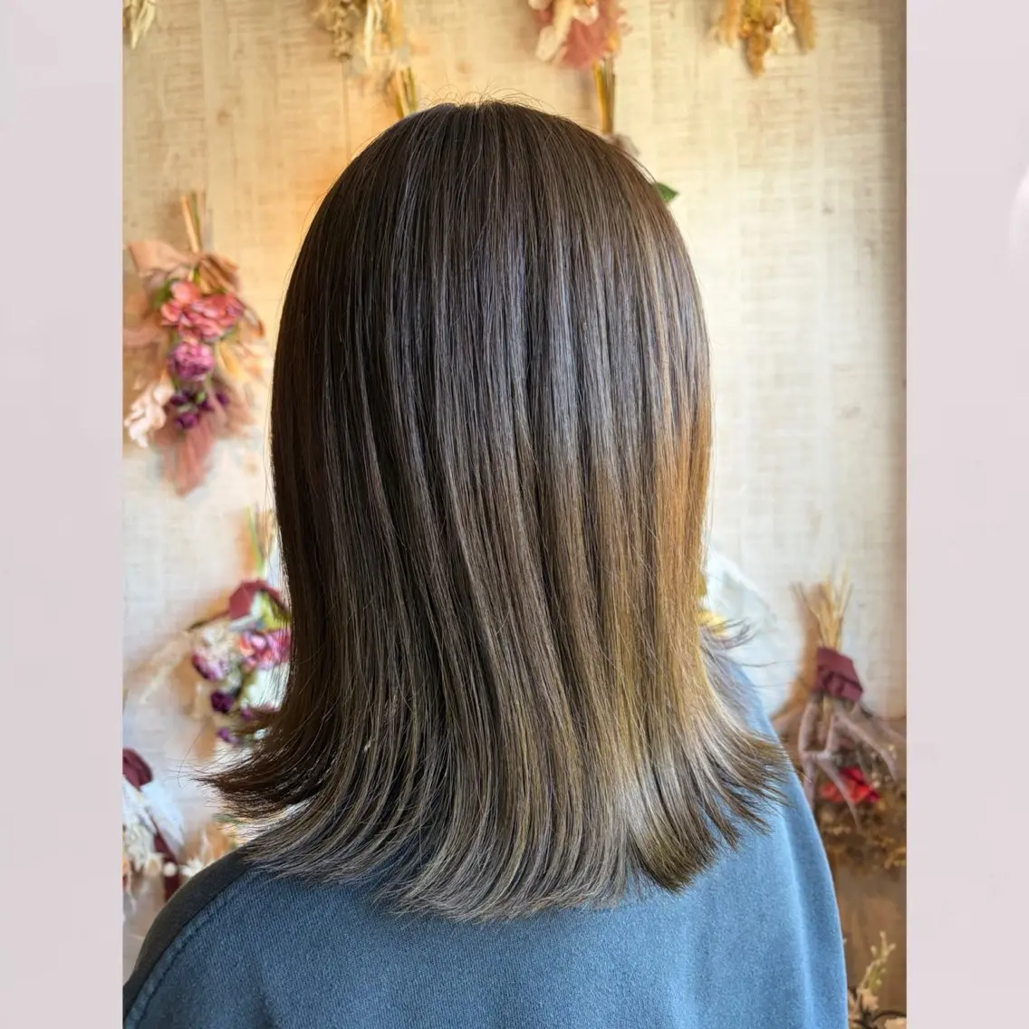 ミディアム 外ハネヘア 山下 阿雅のヘアスタイル