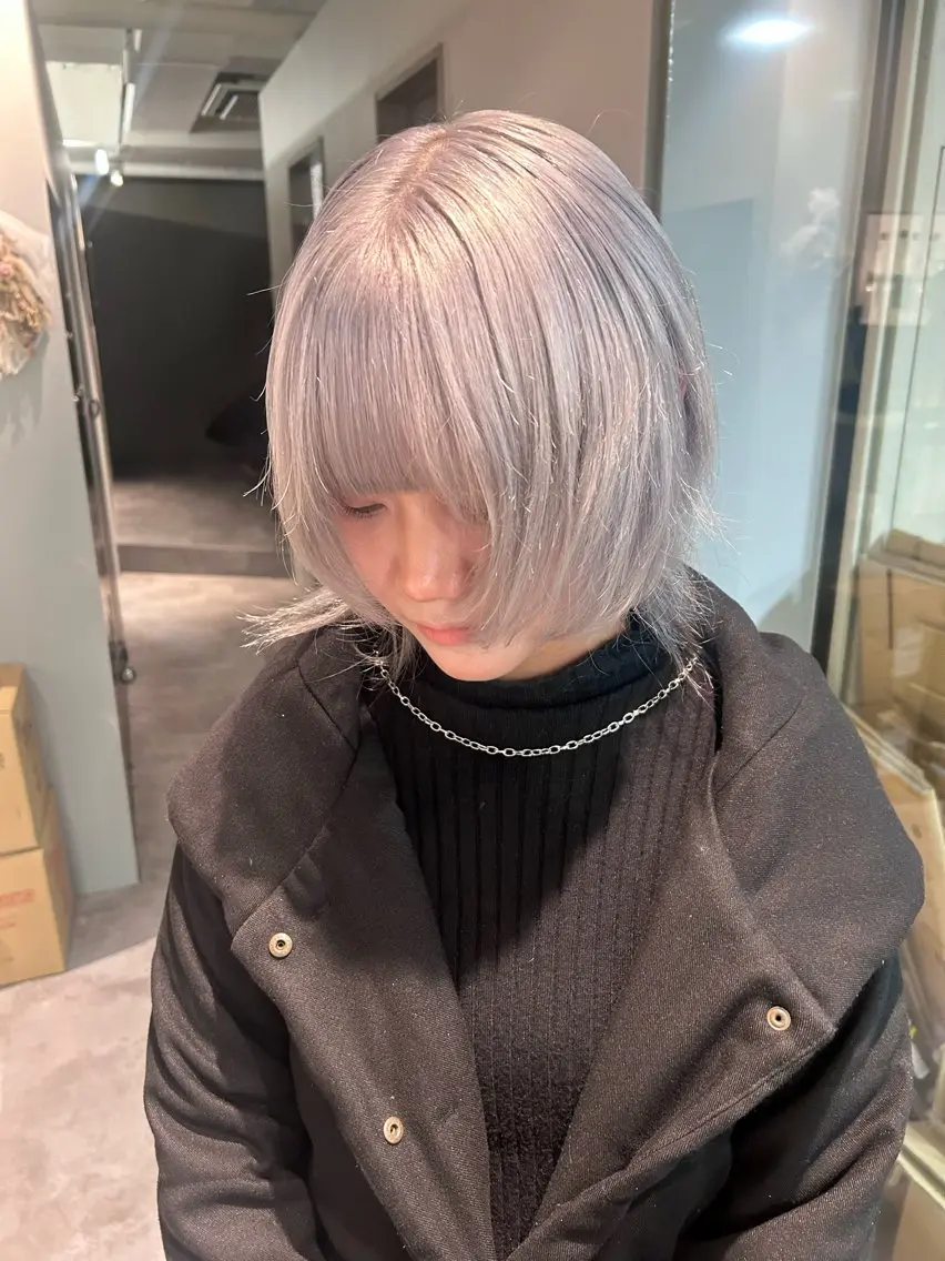 カラー シルバー ヘアカラー やの ゆきなのヘアスタイル