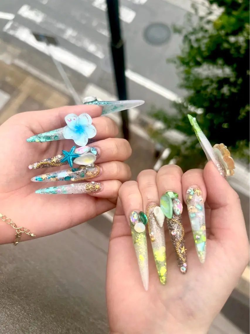 ネイル オーロラネイル クリアネイル ラメ(グリッター) ロングネイル 持ち込み ハンドネイル AOI💅🏾 LUCAS 千葉のネイルデザイン