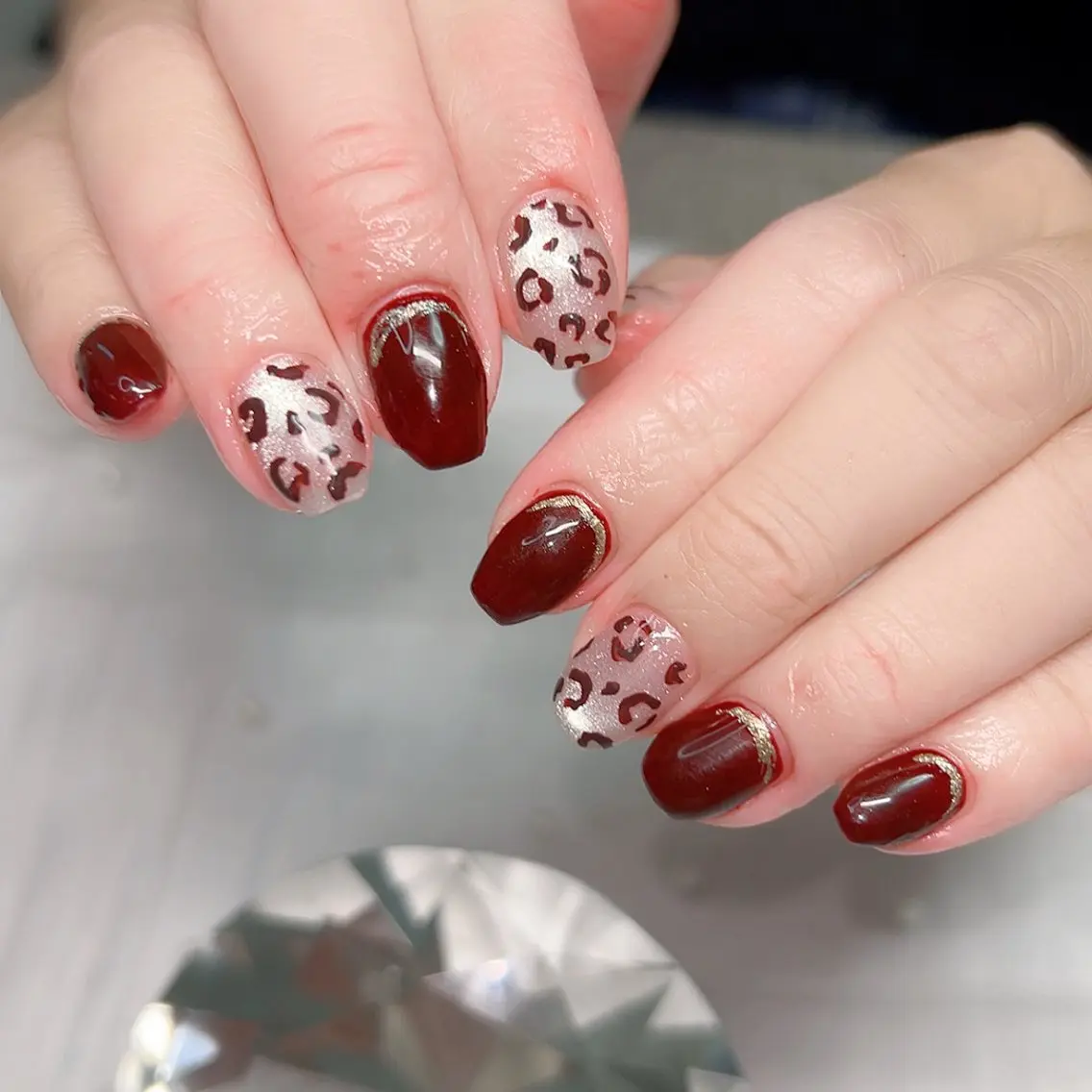 ネイル オーロラネイル ミラーネイル オフィスネイル ワンカラーネイル シンプルネイル Cute Tips nailのネイルデザイン