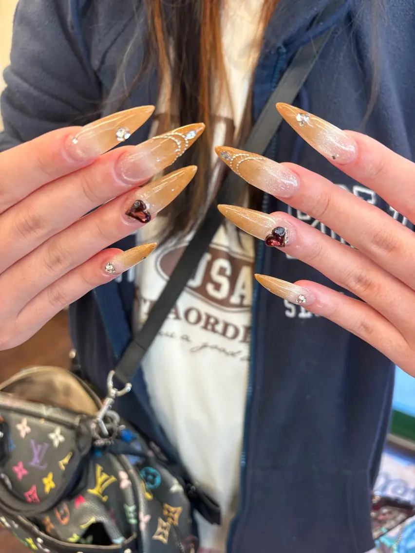 ネイル ハンドネイル AMI 美フォルムネイルのネイルデザイン