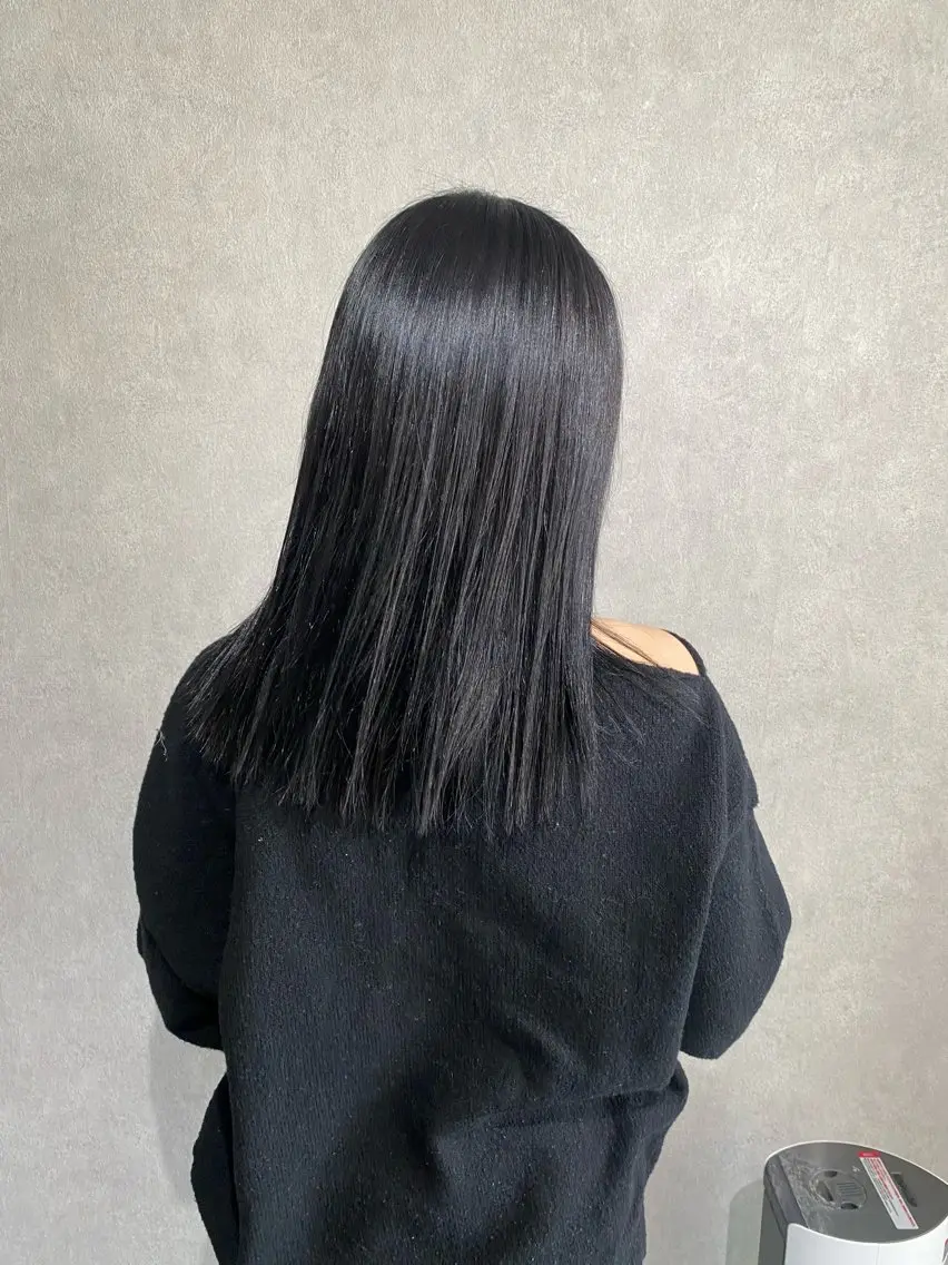 セミロング カラー 黒髪 ブルーカラー ブルーブラック 透明感カラー ヘアカラー Bish Yanaのヘアスタイル
