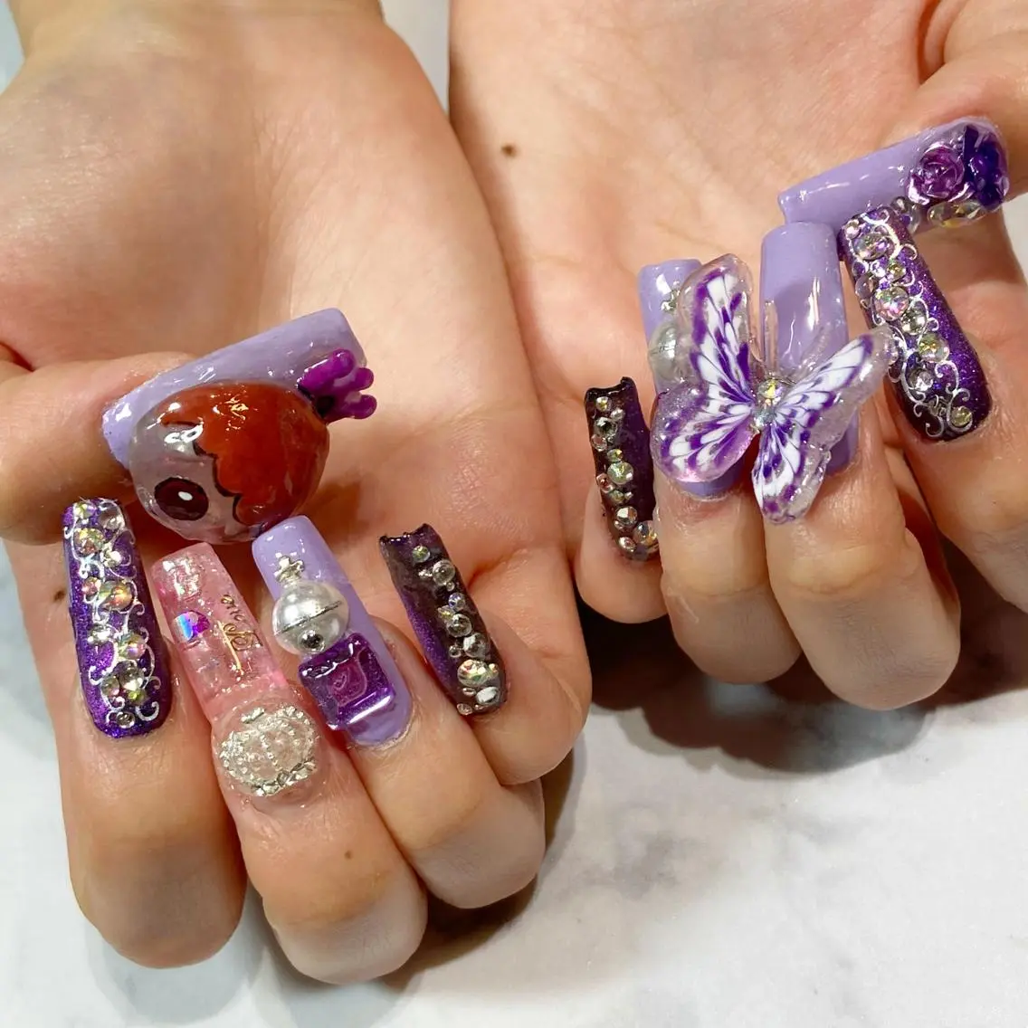 ネイル マグネットネイル YUN 💅のネイルデザイン