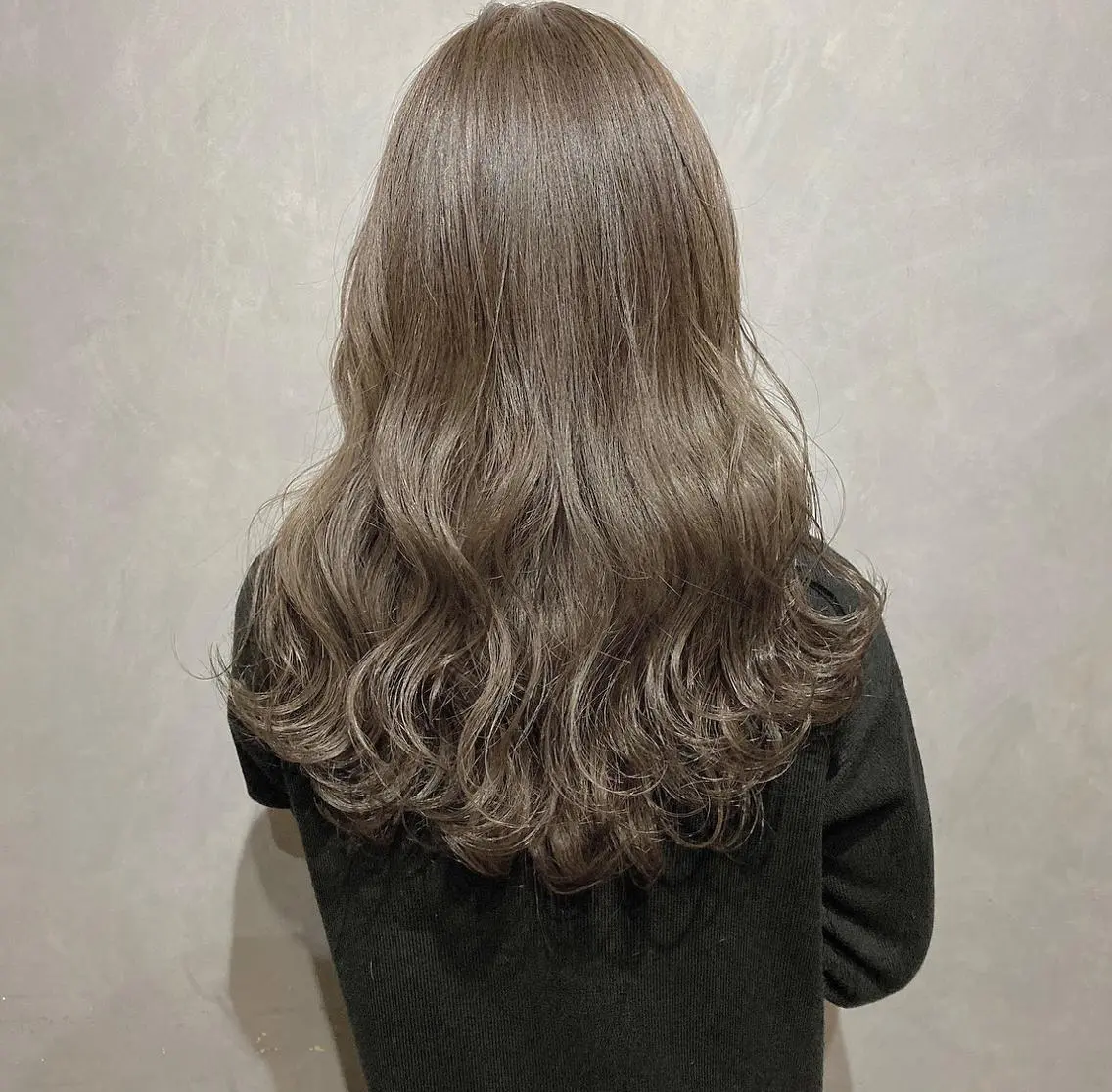 ミディアム カラー ベージュカラー イルミナカラー CLUTCH天王寺 西藤遥河のヘアスタイル