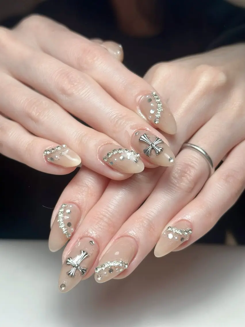 ネイル チークネイル ドット フレンチネイル グラデーション 韓国ネイル ハンドネイル Lisa Nail Salonのネイルデザイン