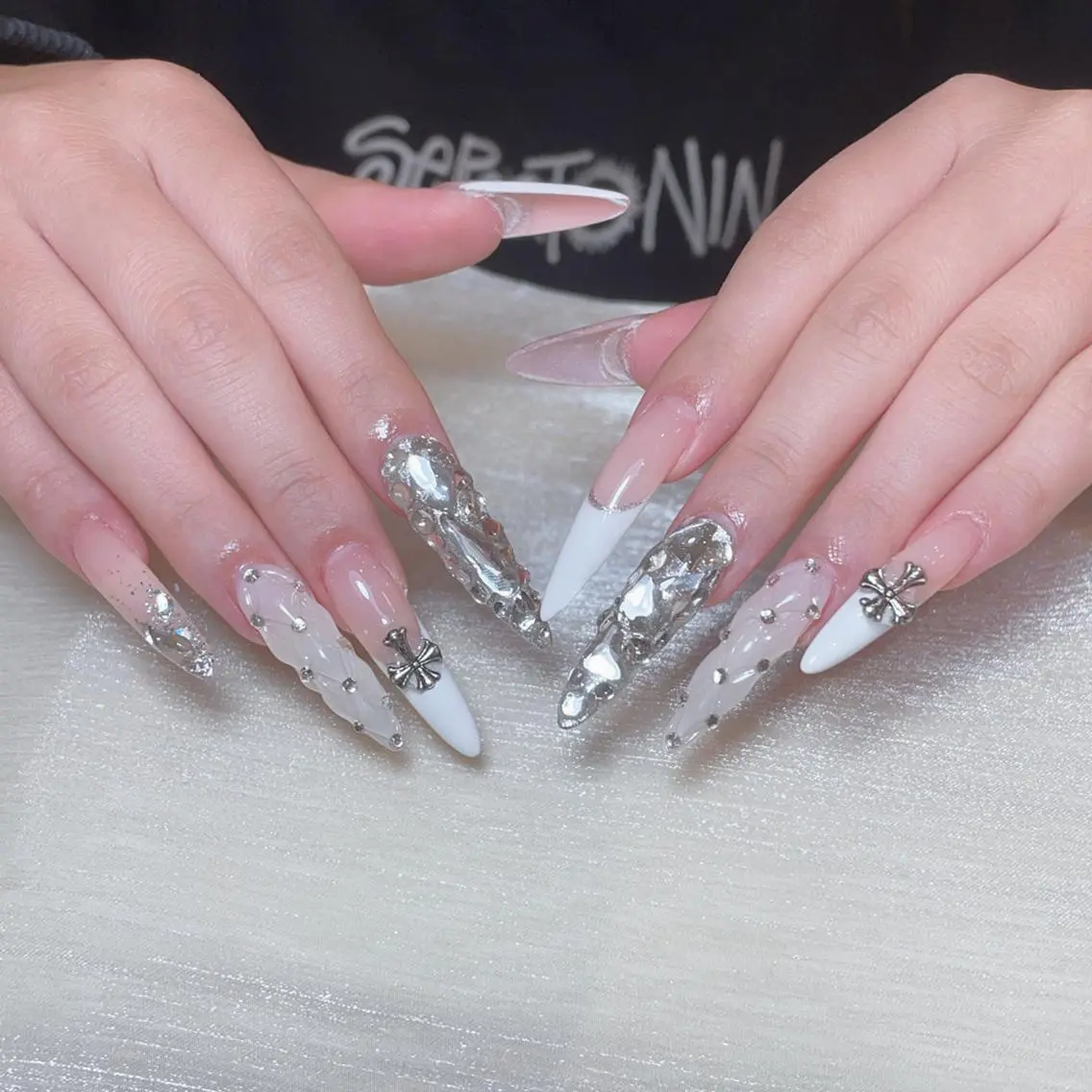ネイル アートネイル オーロラネイル ガーリー キラキラネイル 韓国ネイル ハンドネイル Una NAILMANAMIのネイルデザイン
