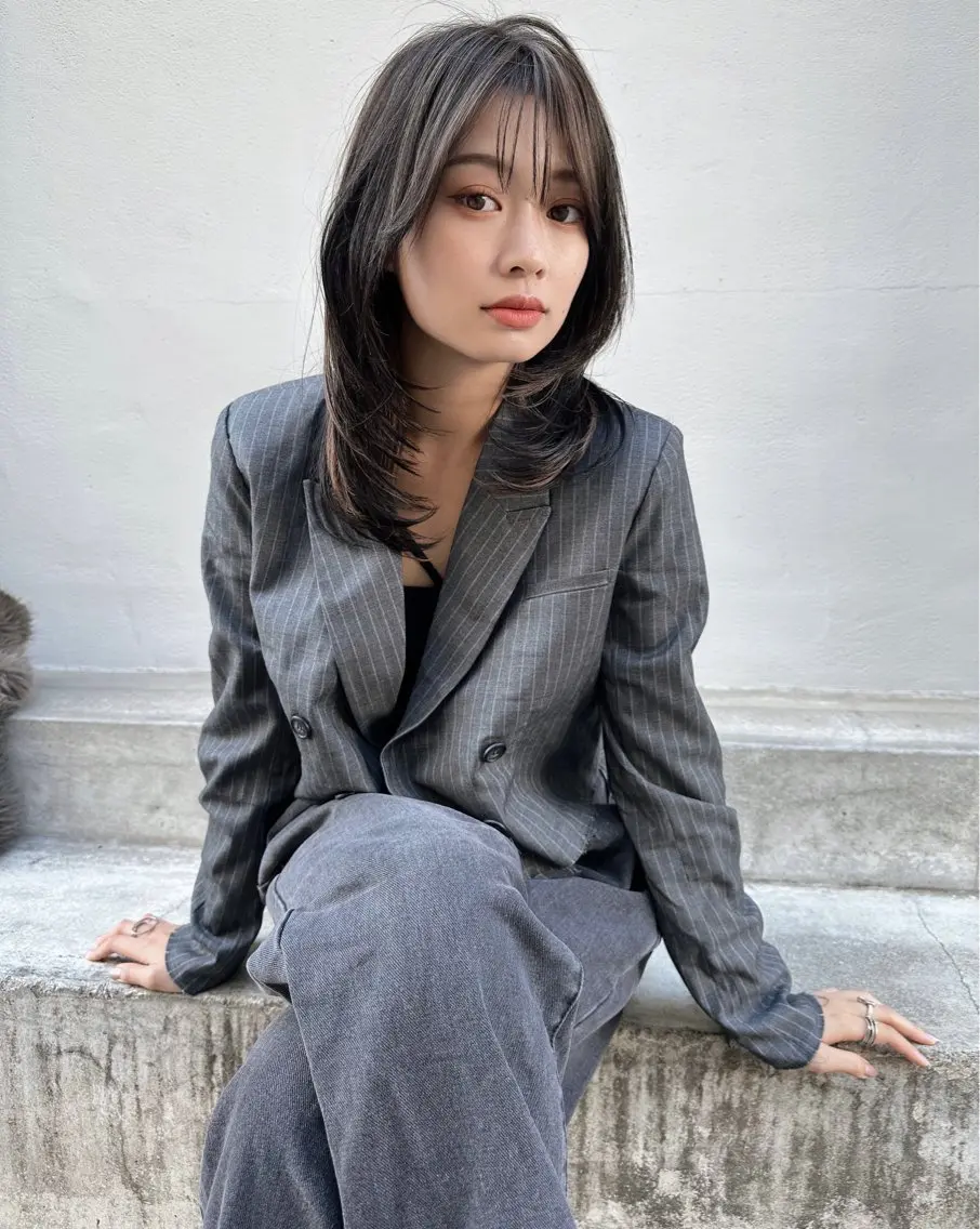 ミディアム レイヤーカット 鎌倉 彩のヘアスタイル