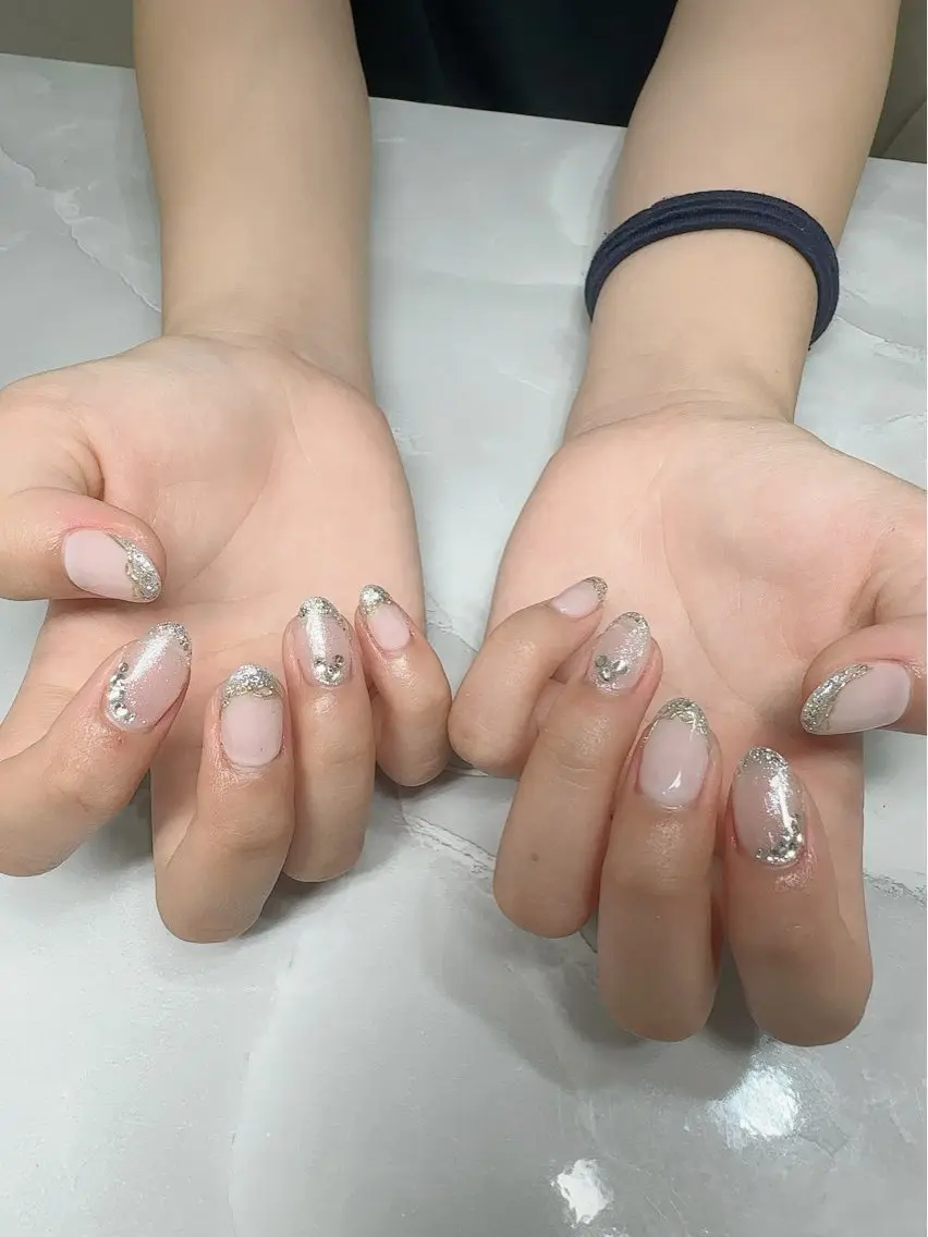 ネイル フレンチネイル ラメ(グリッター) ストーンネイル nyasu nailのネイルデザイン