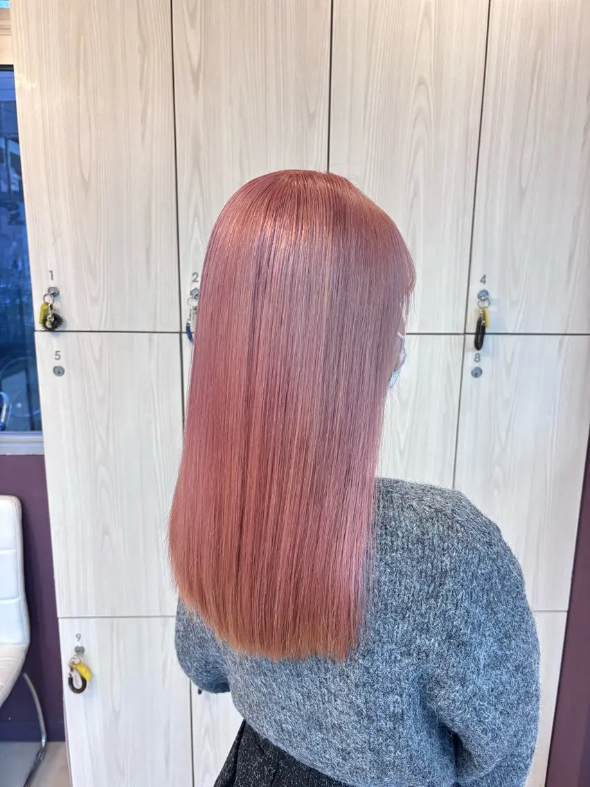セミロング カラー 🫧ダメージレス🫧 カラー&縮毛矯正のヘアスタイル