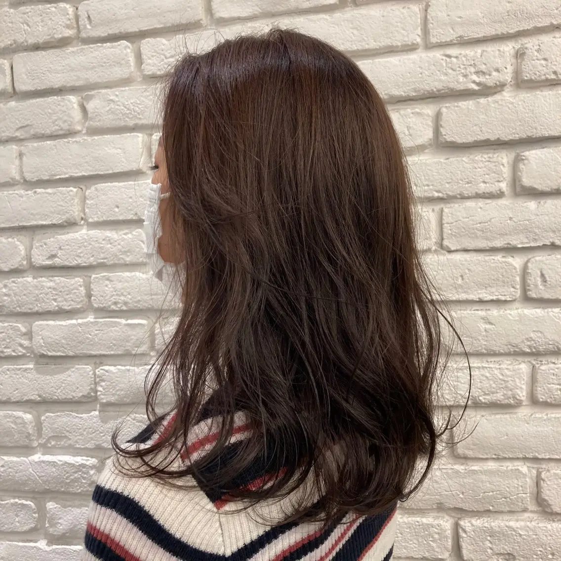 セミロング カラー 濱地 美乃理のヘアスタイル