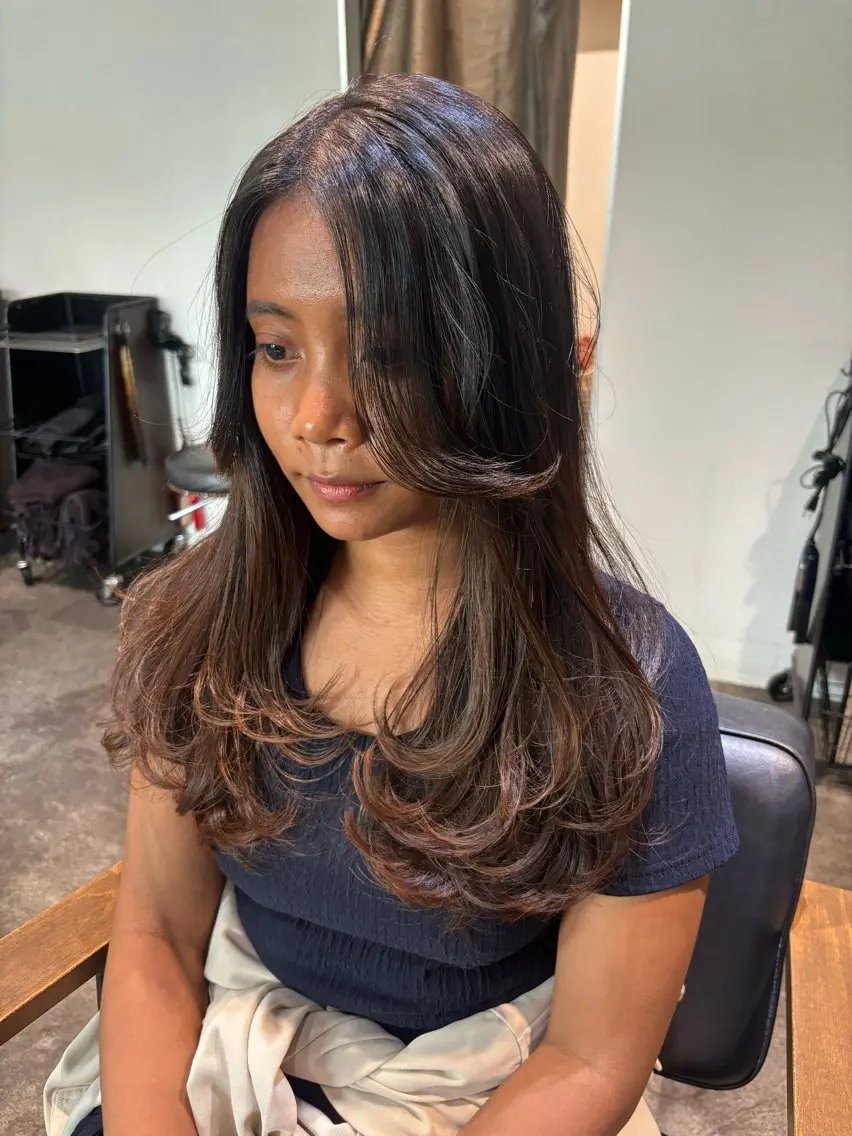 セミロング パーマ 髪質改善 レイヤーカット ストレートパーマ 穐田 航のヘアスタイル