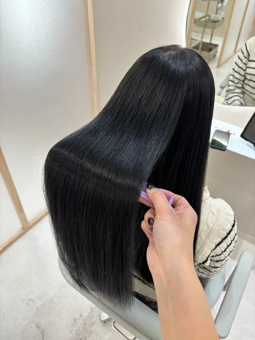 カラー ブリーチ 透明感カラー 卒業式のヘアスタイル カット ヘアカラー トリートメント Momoka / 髪質改善のヘアスタイル